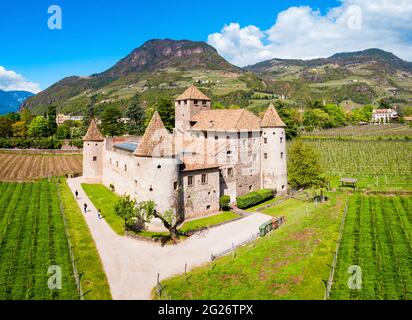 Maretsch Schloss oder Castel Mareccio ist eine mittelalterliche Festung in der Altstadt von Bozen in Südtirol, Norditalien Stockfoto