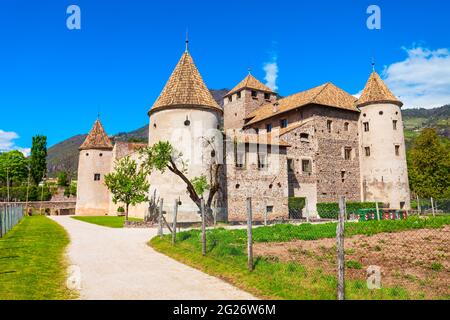 Maretsch Schloss oder Castel Mareccio ist eine mittelalterliche Festung in der Altstadt von Bozen in Südtirol, Norditalien Stockfoto