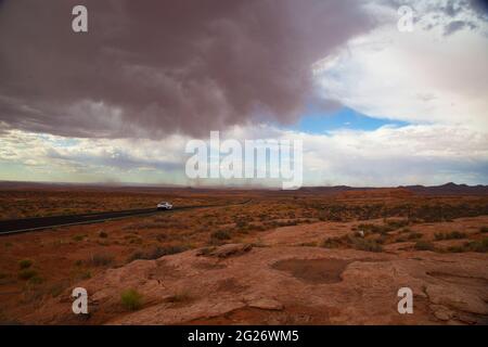 Sandsturm und Regenwolken in der Wüste von Arizona Stockfoto