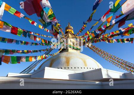 Boudha, Bodhnath oder Boudhanath Stupa mit Gebetsfahnen, die größte buddhistische Stupa in Kathmandu - buddhismus in Nepal Stockfoto