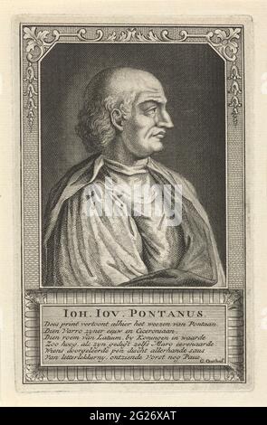 Porträt von Giovanni Gioviano Pontano. Porträtbüste rechts von Giovanni Gioviano Pontano, italienischer Schriftsteller und Dichter, Bareboads. Um einen ornamentalen Rahmen herum, unter dem Porträt der Name des Porträtierten, gefolgt von einem sechszeiligen niederländischen Vers. Stockfoto