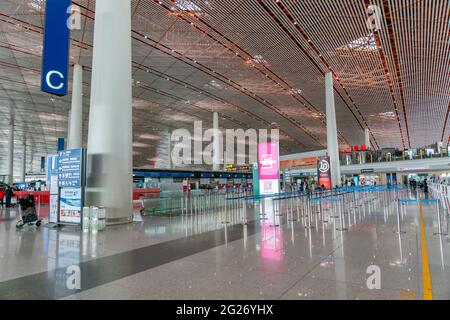 Peking, China - 2017. Oktober: Terminal am internationalen Flughafen Beijing Capital in China. Stockfoto