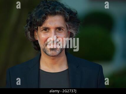 Malaga, Spanien. Juni 2021. Der spanische Sänger Arcangel posiert für Fotografen auf dem roten Teppich im miramar Hotel.die Neuauflage des 24. Spanischen Filmfestivals von Malaga, einem großartigen Kinoereignis in Spanien, stellt die Filmkandidaten vor, die den Preis „Biznaga de Oro“ gewinnen möchten, Nach allen Maßnahmen zur Verhinderung der Ausbreitung des Coronavirus und zur Gewährleistung eines sicheren Ereignisses. Das Festival findet vom 3. Bis 13. Juni statt. Kredit: SOPA Images Limited/Alamy Live Nachrichten Stockfoto