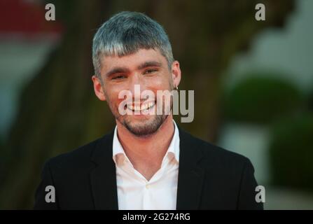 Malaga, Spanien. Juni 2021. Der spanische Schauspieler Chechu Salgado posiert für Fotografen auf dem roten Teppich im miramar Hotel.die Neuauflage des 24. Spanischen Filmfestivals von Malaga, einem großartigen Kinoereignis in Spanien, stellt die Filmkandidaten vor, die den Preis „Biznaga de Oro“ gewinnen möchten, Nach allen Maßnahmen zur Verhinderung der Ausbreitung des Coronavirus und zur Gewährleistung eines sicheren Ereignisses. Das Festival findet vom 3. Bis 13. Juni statt. (Foto von Jesus Merida/SOPA Images/Sipa USA) Quelle: SIPA USA/Alamy Live News Stockfoto