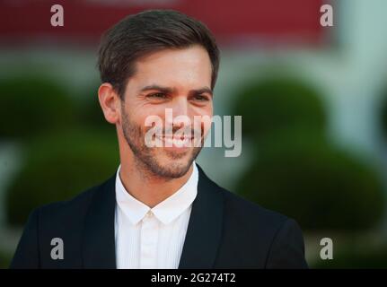 Malaga, Spanien. Juni 2021. Der spanische Schauspieler Marc Clotet posiert für Fotografen auf dem roten Teppich im miramar Hotel.die Neuauflage des 24. Spanischen Filmfestivals von Malaga, einem großartigen Kinoereignis in Spanien, stellt die Filmkandidaten vor, die den Preis „Biznaga de Oro“ gewinnen möchten, Nach allen Maßnahmen zur Verhinderung der Ausbreitung des Coronavirus und zur Gewährleistung eines sicheren Ereignisses. Das Festival findet vom 3. Bis 13. Juni statt. (Foto von Jesus Merida/SOPA Images/Sipa USA) Quelle: SIPA USA/Alamy Live News Stockfoto