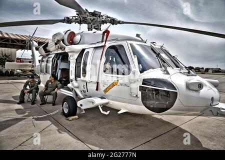 Sikorsky SH-60/MH-60 Seeluft-Rettungshubschrauber, der vom thailändischen Militärhubschrauber geparkt wird Stockfoto