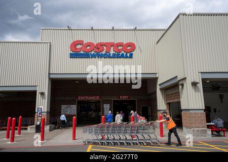 Der Eingang zum Costco Wholesale Store in Clackamas, Oregon, gesehen am Dienstag, 8. Juni 2021. Stockfoto