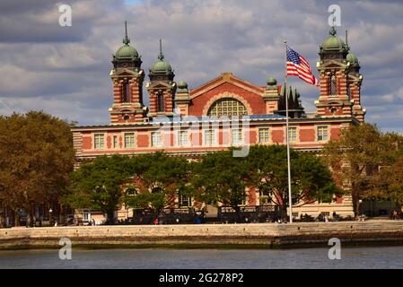 USA; NEW YORK CITY; ELLIS ISLAND; USA IMMIGRATION HALL AUS DEM 19. UND 20. JAHRHUNDERT; JETZT EIN MUSEUM Stockfoto