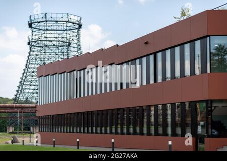 Essen, Deutschland. Juni 2021. Der Hauptsitz der Stiftung befindet sich auf dem Gelände des Industriekomplexes Zeche Zollverein in Essen. Die Stiftung ist für die Finanzierung der Folgekosten des Kohlebergbaus in den Regionen Ruhr und Saar verantwortlich. Die Jahrespressekonferenz findet am 9. Juni statt. Quelle: Fabian Strauch/dpa/Alamy Live News Stockfoto