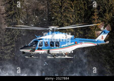 Neuer AW-139 Hubschrauber der italienischen Polizei von Stato in Italien. Stockfoto