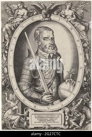 Porträt von Karl V. van Habsburg. Büste von Karel V van Habsburg, deutscher Kaiser, König von Spanien, rechts in einer ovalen Liste von Marschposten in lateinischer Sprache. Seine linke Hand ruht auf einem Migger, er hält ein Schwert in seiner rechten Hand. Über dem Porträt ein zweiköpfiger Adler. Rechts und oben links der Ruhm mit Trompete und Sieg mit Palmzweig. Unten links eine Frau mit einer Schlange in der Hand, unten rechts von einem verketteten Mann. Unter dem Porträt eine Tafel mit vierzeiligen lateinischen Texten. Stockfoto