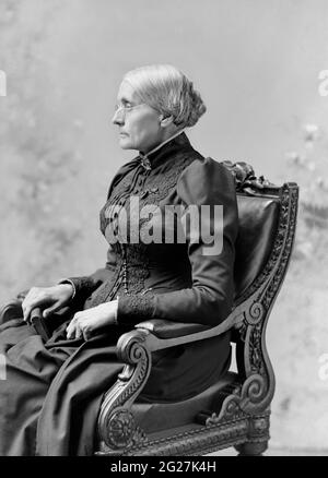 Seitenportrait von Susan B. Anthony auf einem Stuhl sitzend. Stockfoto