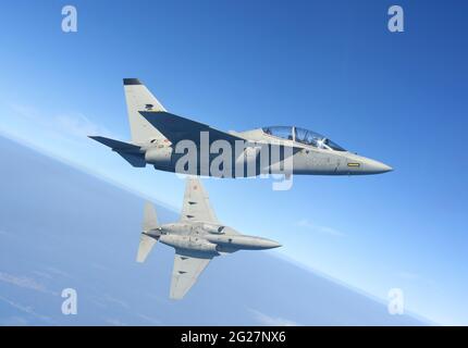 Die italienische Luftwaffe T-346A im Flug. Stockfoto