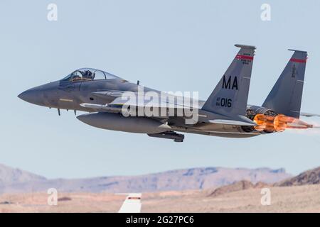 Ein F-15C Eagle der Massachusetts Air National Guard hebt ab. Stockfoto