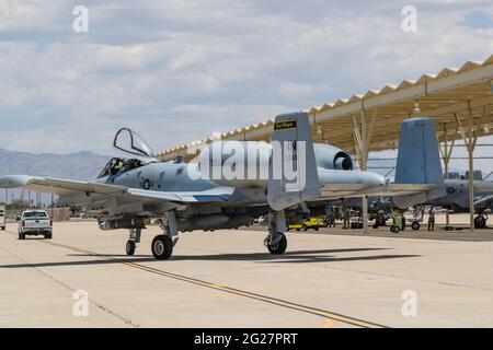 Eine Indiana Air National Guard A-10 Thunderbolt II taxi zur Parkrampe. Stockfoto