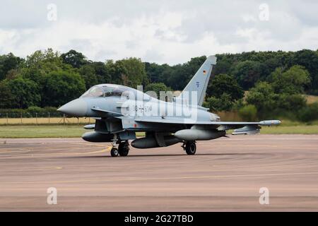 Ein EF2000 der deutschen Luftwaffe taxi nach der Landung in RAF Fairford ein. Stockfoto