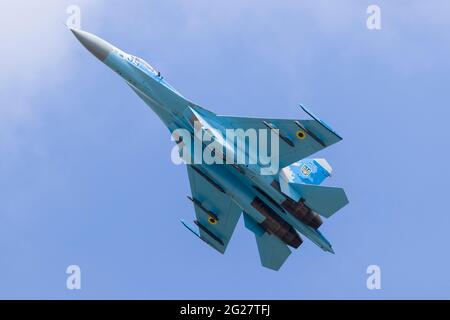 Ein Sukhoi Su-27 Flanker der ukrainischen Luftwaffe nimmt ab. Stockfoto