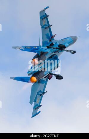 Ein Sukhoi Su-27 Flanker der ukrainischen Luftwaffe nimmt ab. Stockfoto