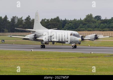 Ein P-3C Orion der deutschen Marine führt die Startbahn zurück. Stockfoto