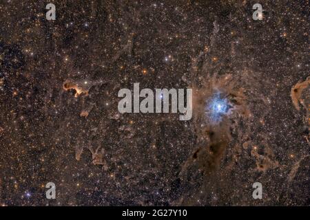 Irisnebel NGC 7023 und Geisternebel VDB 141. Stockfoto