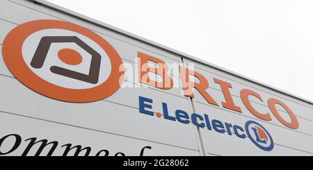 Bordeaux , Aquitaine Frankreich - 02 05 2021 : brico e.leclerc Markenlogo und Textzeichen des Supermarktmarktes Französisch Stockfoto