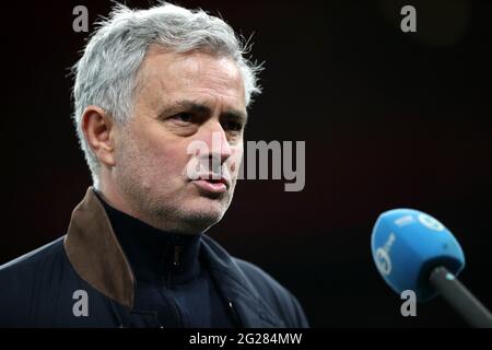 Fileboto vom 14-03-2021 von Tottenham Hotspur Manager Jose Mourino wird nach dem letzten Pfeifen während des Spiels der Premier League im Emirates Stadium, London, interviewt. Ausgabedatum: Mittwoch, 9. Juni 2021. Stockfoto