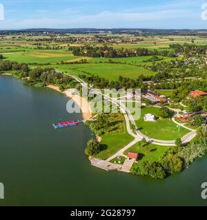 Der Schlungenhof am Altmühlsee ist die Seepromenade der nahegelegenen Kreisstadt Gunzenhausen. Stockfoto