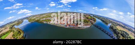 Schaerding - idyllische kleine Stadt am österreichischen Ufer des Inn Stockfoto