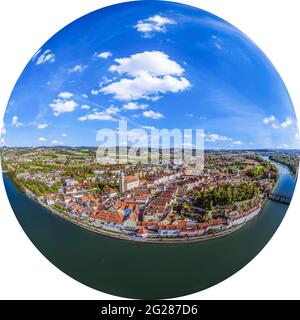 Schaerding - idyllische kleine Stadt am österreichischen Ufer des Inn Stockfoto