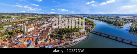 Schaerding - idyllische kleine Stadt am österreichischen Ufer des Inn Stockfoto