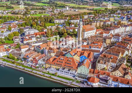 Schaerding - idyllische kleine Stadt am österreichischen Ufer des Inn Stockfoto