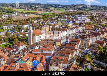 Schaerding - idyllische kleine Stadt am österreichischen Ufer des Inn Stockfoto