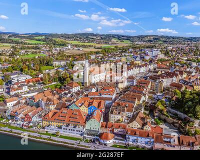 Schaerding - idyllische kleine Stadt am österreichischen Ufer des Inn Stockfoto