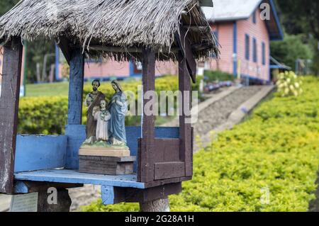 Papua-Neuguinea; Goroka; die katholische Missionsstation von Namta (Mefenga), die von den Missionaren der Heiligen Familie geleitet wird. Katholische Missionsstation. Stockfoto