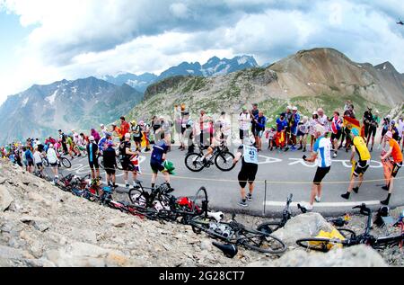 Der Großbritanniens Geraint Thomas besteigt den Col du Galibier, nachdem er in den letzten Kilometern der Tour de France 2019 Etappe 18 - Embrun nach Valloire - attackiert hat Stockfoto