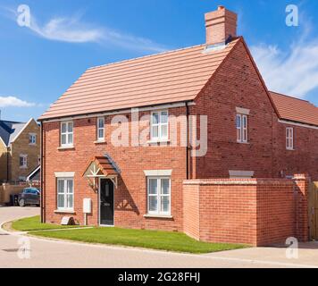 Freistehendes neues Bauhaus in der neuen Stortford Fields Wohnsiedlung. Bishop's Stortford, Hertfordshire. VEREINIGTES KÖNIGREICH Stockfoto