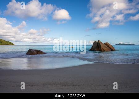 Tropischer Strand anse lazio auf praslin, seychellen Stockfoto