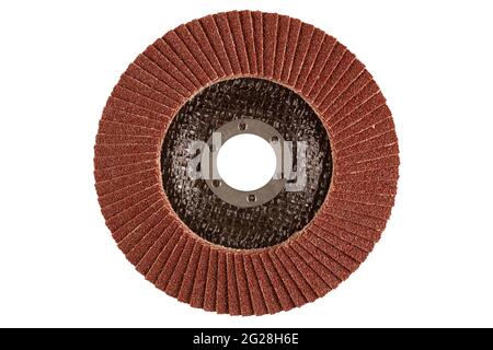 Klappscheibe für Winkelschleifer zum Schleifen und Schlichten. Schleifscheibe zum Polieren. Holzschleifscheibe mit hoher Schleifleistung. Nahaufnahme. Isoliert Stockfoto