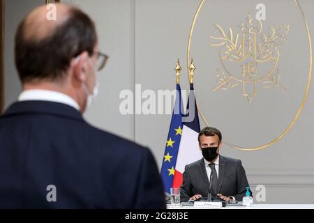 Paris, Frankreich. Juni 2021. Le President de la Republique, Emmanuel Macron et Jean Castex, Premier Ministre lors du conseil des Ministres du 9 juin 2021, au palais de l'Elysee a Paris. Der französische Präsident Emmanuel Macron bei einem Kabinettstreffen am 9. juni 2021 im Pariser Elysee-Palast Foto von Stephane Lemouton/Pool/ABACAPRESS.COM Quelle: Abaca Press/Alamy Live News Stockfoto