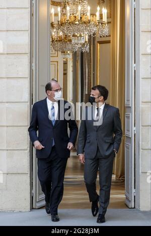 Paris, Frankreich. Juni 2021. Le President de la Republique, Emmanuel Macron et Jean Castex, Premier Ministre arrivent au conseil des Ministres du 9 juin 2021, au palais de l'Elysee a Paris. Der französische Präsident Emmanuel Macron bei einem Kabinettstreffen am 9. juni 2021 im Pariser Elysee-Palast Foto von Stephane Lemouton/Pool/ABACAPRESS.COM Quelle: Abaca Press/Alamy Live News Stockfoto