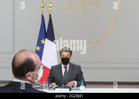 Paris, Frankreich. Juni 2021. Le President de la Republique, Emmanuel Macron et Jean Castex, Premier Ministre lors du conseil des Ministres du 9 juin 2021, au palais de l'Elysee a Paris. Der französische Präsident Emmanuel Macron bei einem Kabinettstreffen am 9. juni 2021 im Pariser Elysee-Palast Foto von Stephane Lemouton/Pool/ABACAPRESS.COM Quelle: Abaca Press/Alamy Live News Stockfoto