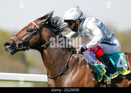 Datei-Foto vom 23-04-2021 von Frankie Dettori auf dem Palace Pier gewinnt die bet365 Meile auf der Sandown Park Racecourse. Ausgabedatum: Mittwoch, 9. Juni 2021. Stockfoto