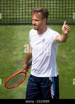 Stuttgart, Deutschland. Juni 2021. Tennis: ATP Tour - Stuttgart, Singles, Herren, 1. Runde. Peter Gojowczyk aus Deutschland reagiert nach seinem Sieg gegen Iwashka aus Weißrussland. Quelle: Marijan Murat/dpa/Alamy Live News Stockfoto