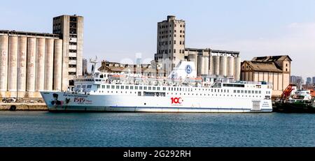 Haydarpasa, Istanbul, Türkei 15. April 2021: Das Ausbildungs- und Forschungsschiff Piri Reis University Ship in der Türkei, vor Anker in Haydarpasa, Istanbul Stockfoto