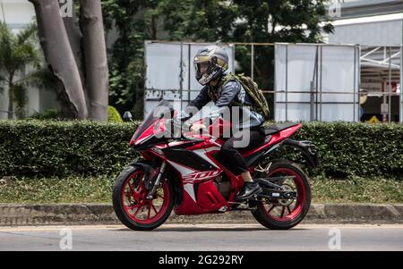 Chiangmai, Thailand -Juni 2 2021: Private gpx Demon Motorcycle. Foto an der Straße Nr. 121 etwa 8 km von der Innenstadt von Chiangmai, thailand. Stockfoto