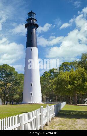 Historischer Leuchtturm im Hunting Island State Park im Bereich Beaufort, South Carolina Stockfoto