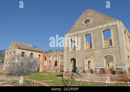Kolonialgebäude einer verlassenen Zuckerfabrik in Maro Stockfoto