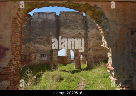 Inneneinrichtung einer antiken Zuckerfabrik in Maro aufgegeben Stockfoto