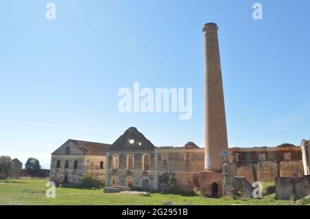 Verlassene antike Zuckerfabrik in Maro Stockfoto