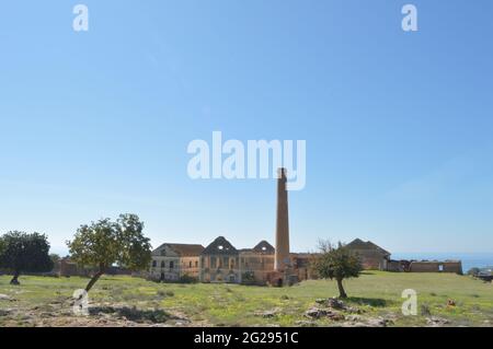 Verlassene antike Zuckerfabrik in Maro Stockfoto